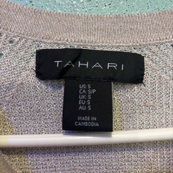 Tahari Women's Lightweight Beige Round Neck Pullover Sweater Size S - Picture 2 of 5